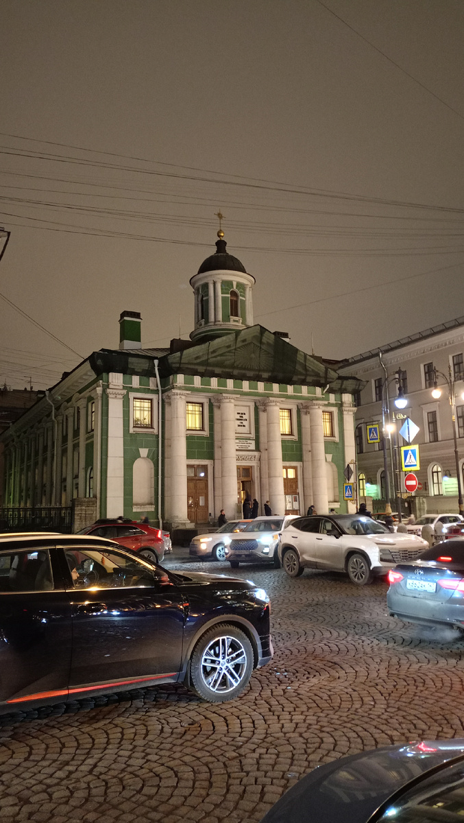 Уже от одного вида Храма душа радуется в предчувствии того, что услышишь скоро