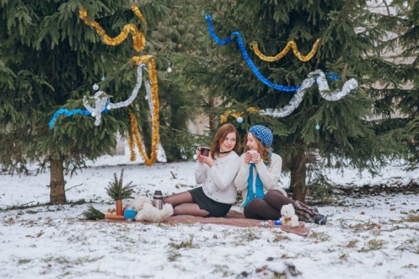 Если на участке есть ель — нарядите ее