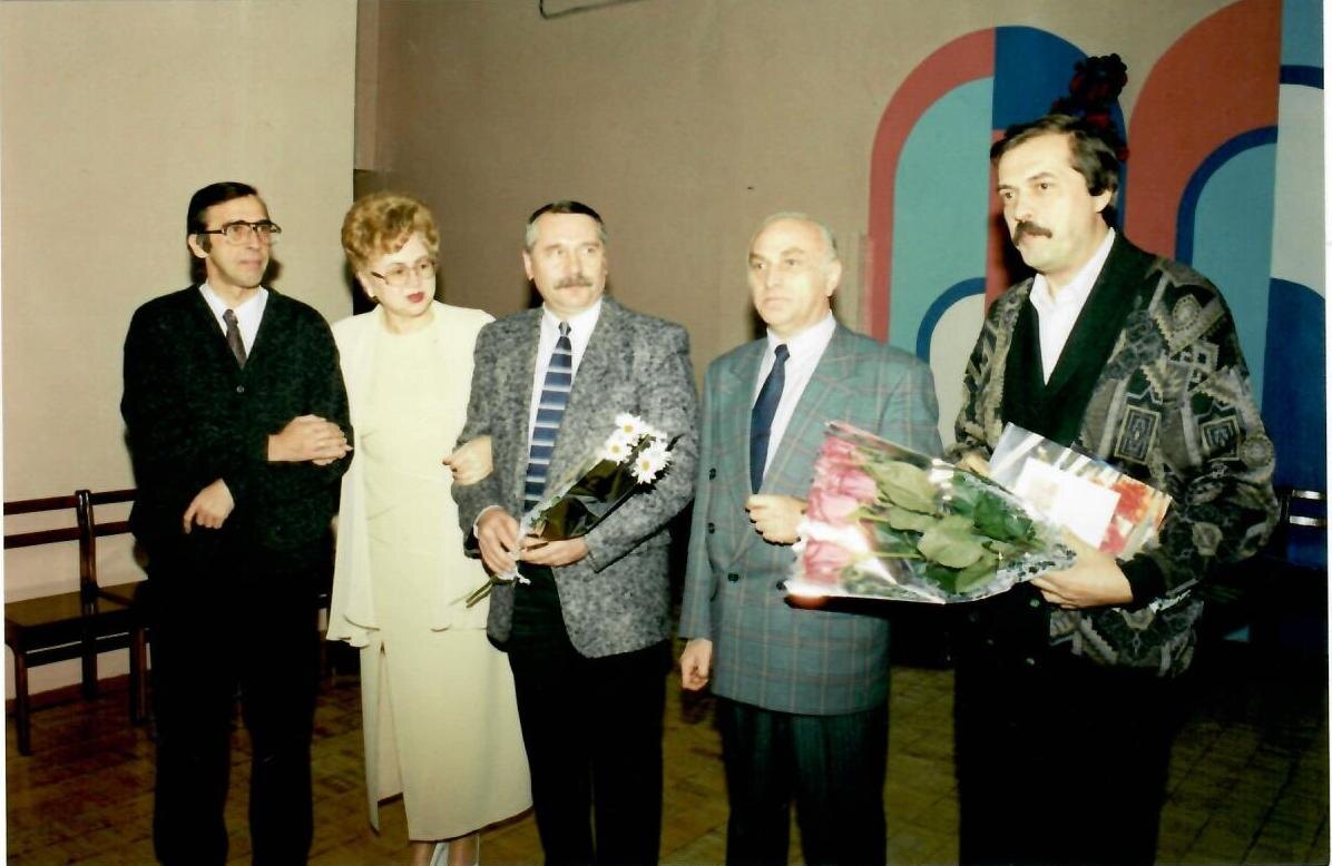 С коллегами-директорами школ города № 28, 20, 45, ВГГ, 2000 г.