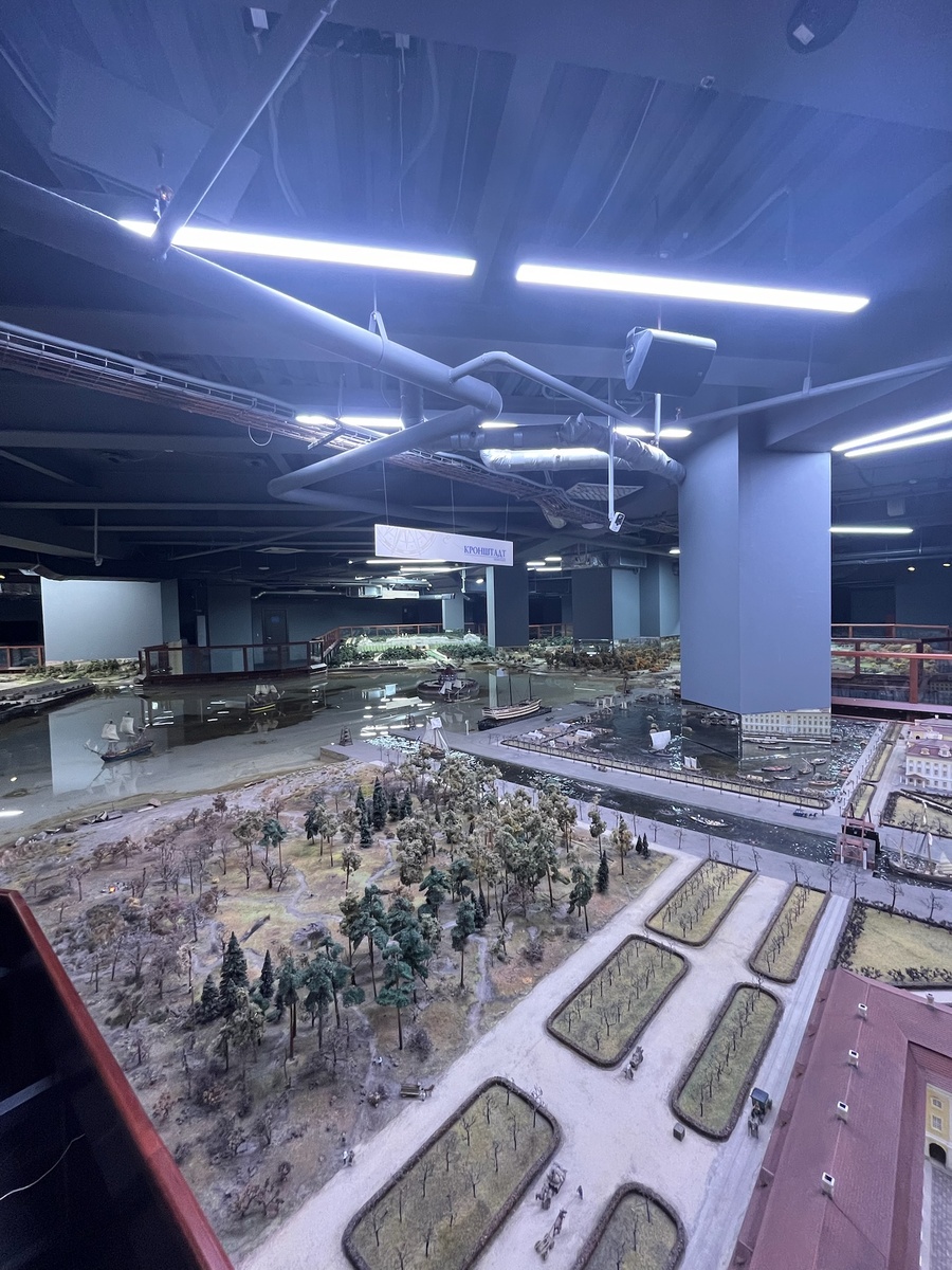 Вид на "Акваторию" со стороны Кронштадта. Фото автора.