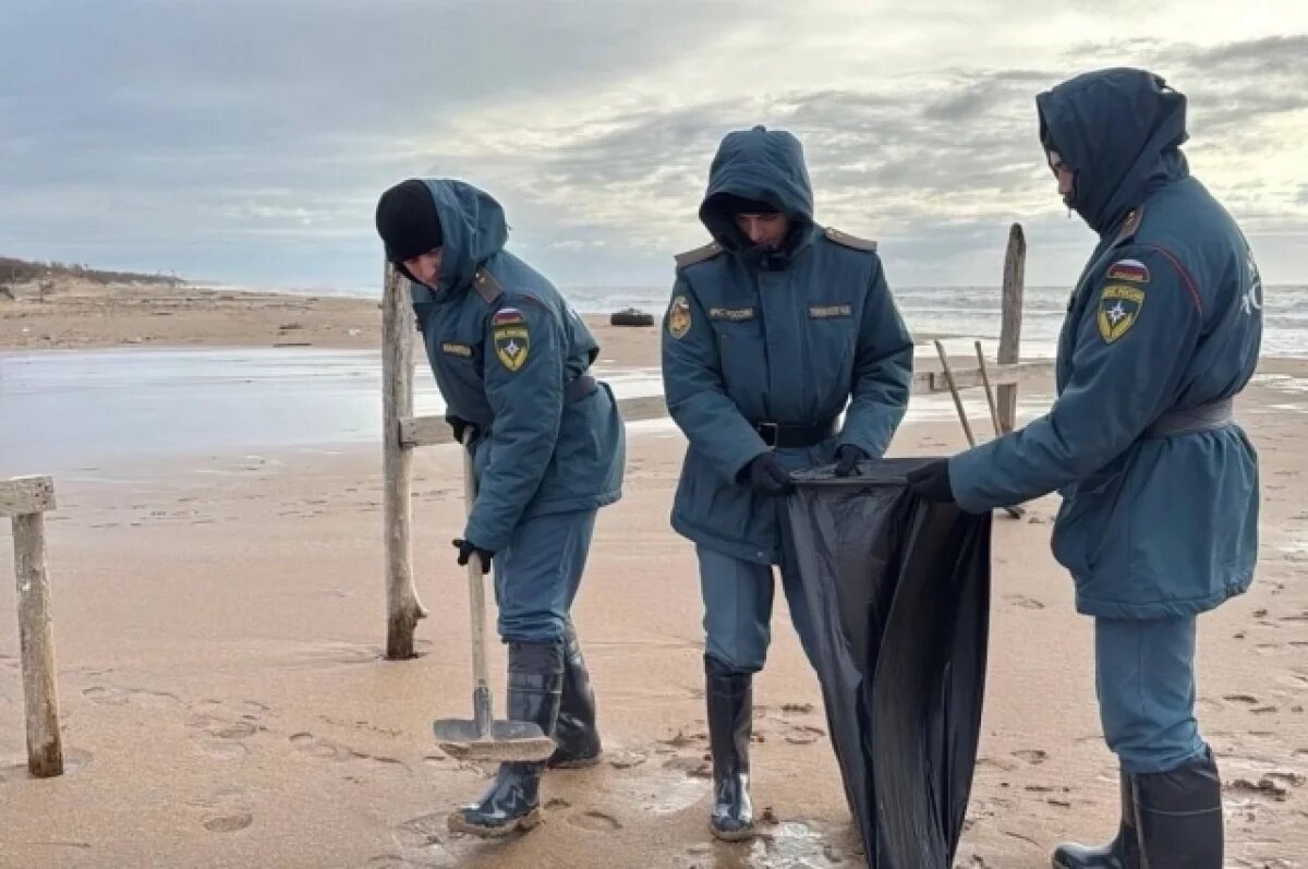    В Анапе и Темрюкском районе ликвидируют последствия разлива нефтепродуктов