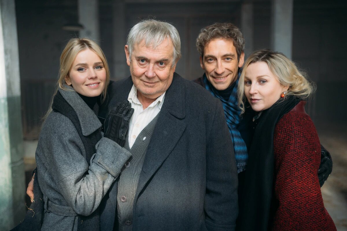 Аннушка (Екатерина Кузнецова), Дед Слава (Юрий Стоянов), Жан (Артем Ткаченко) и Графиня Воронцова (Ольга Медынич). Источник - kinopoisk.ru