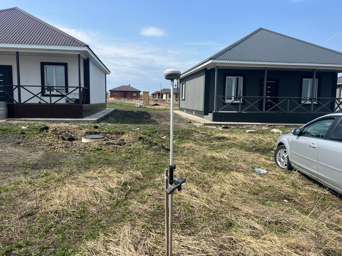 В большинстве случаях два дома на одном земельном участке представляется возможным зарегистрировать