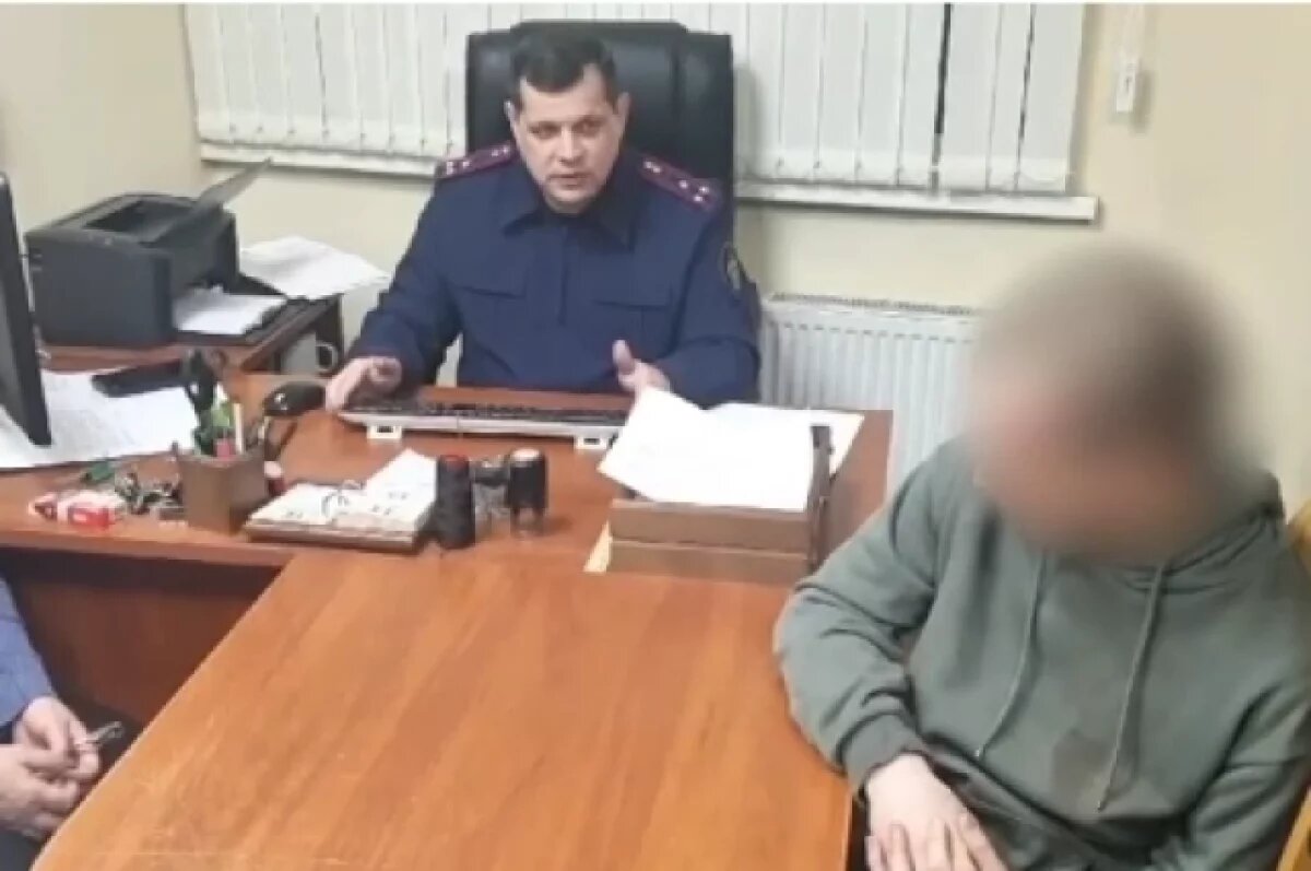    Следком показал запись допроса напавшего с ножом на девушку и подростка