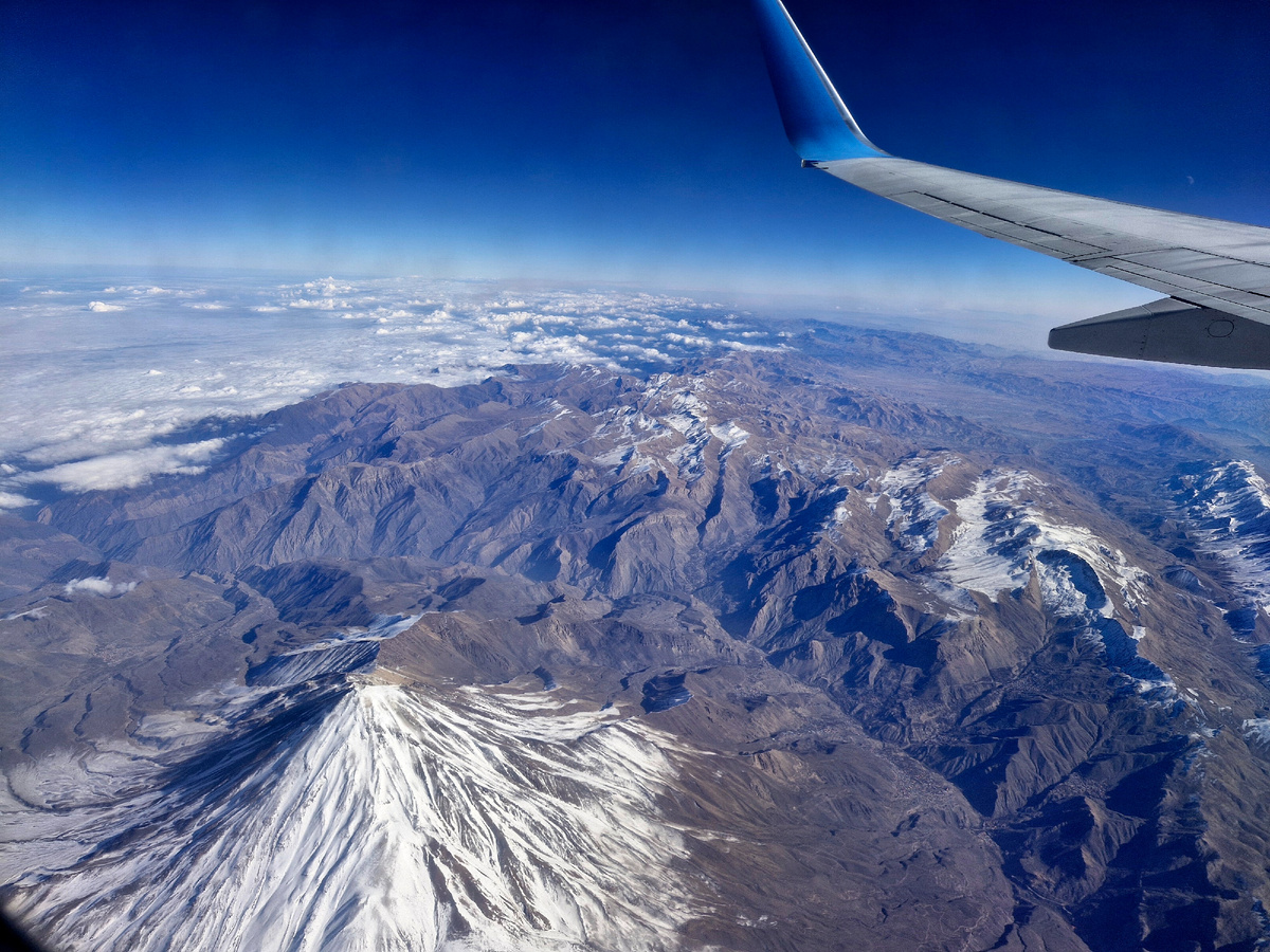 Виды из иллюминатора, где-то над территорией Ирана