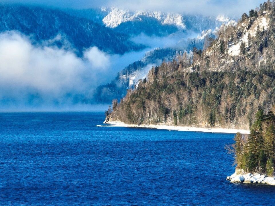    В Алтайском заповеднике запечатлели парящее зимнее озеро. Источник: Роман Воробьев и Татьяна Клименко