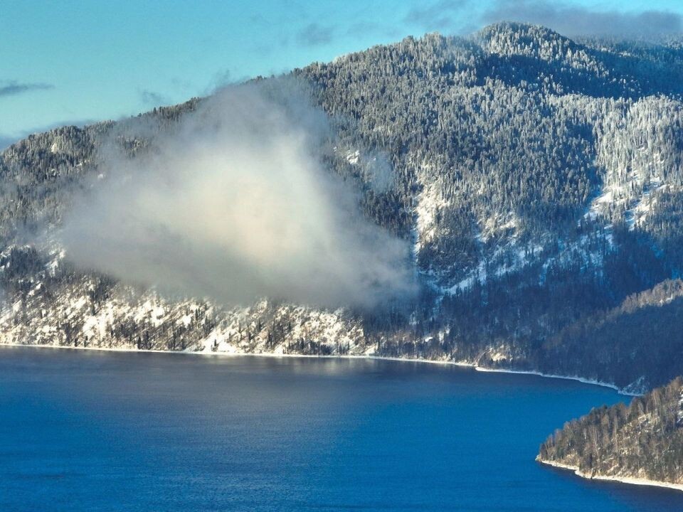    В Алтайском заповеднике запечатлели парящее зимнее озеро. Источник: Роман Воробьев и Татьяна Клименко