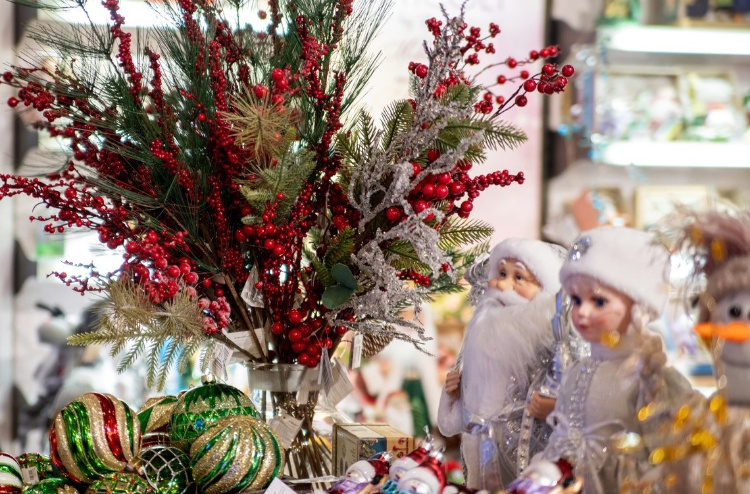    Покупая новогодние украшения и подарки, хорошо бы сравнить цены на них в других магазинах и в интернете