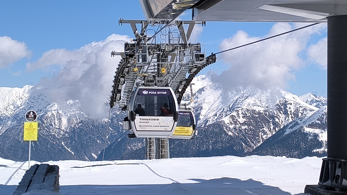 Вершина  г. Аибга 2320м. А как дышится легко... Привет! Меня зовут Евгения. Живу в  Краснодаре, люблю  выезжать в горы, к морю и вообще по природным достопримечательностям Юга России и Крыма. На моём канале  рассказываю не только об интересных местах, но и как туда добраться, сколько стоит и т.п., а ещё мне нравится размещать побольше фотографий.  Подписывайся, если тебе интересно это направление.