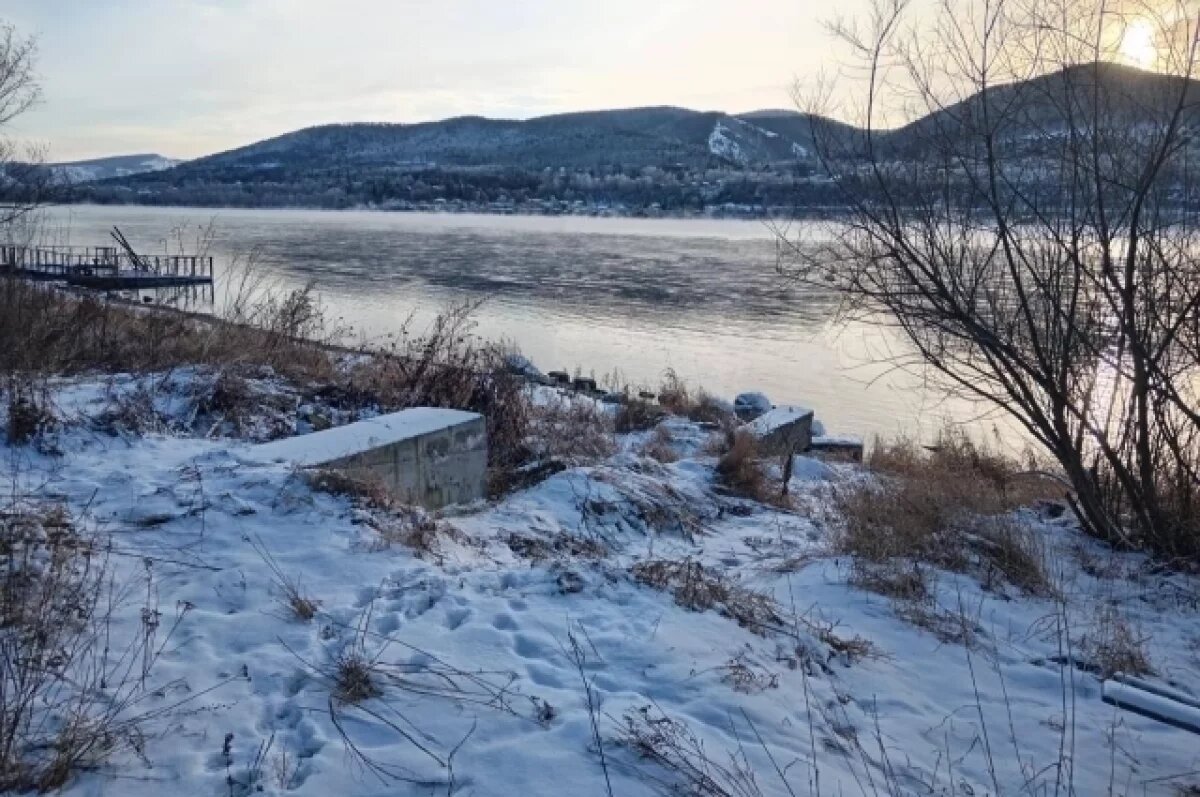    В Красноярске снесли бани и беседки, перекрывшие доступ к Енисею в Удачном
