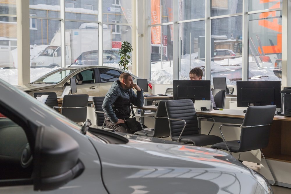 Рынок автокредитования в России падает несколько месяцев подряд. 