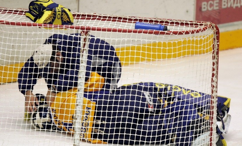 Страховка для занятий спортом есть. Спокойно работается.