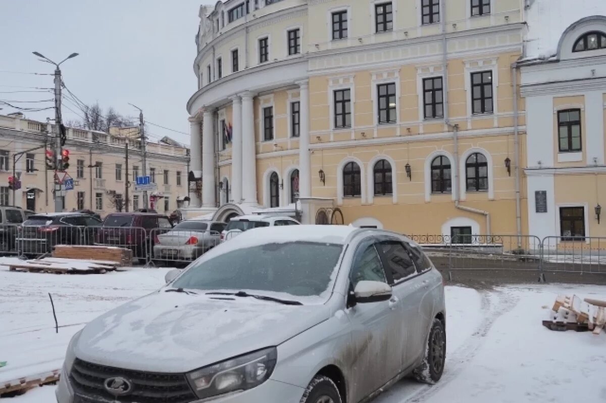    Чиновник на «Ладе».