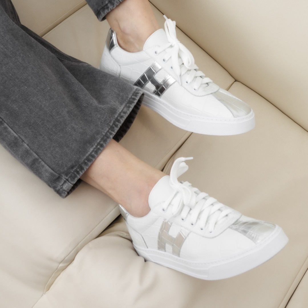 На фото кеды с амортизирующей подошвой от Laura Potti, артикул 4532