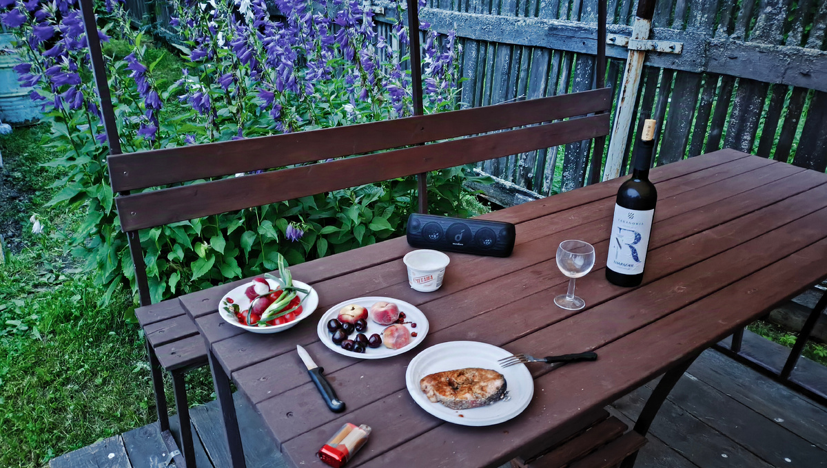 Фото с одного из таких же алкогольных вечеров, но гораздо позднее. О сколько там здоровья пропито. 