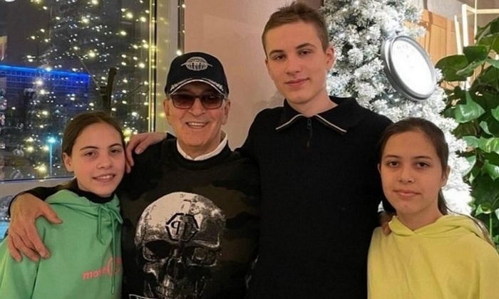    Буйнов дедом себя не ощущает