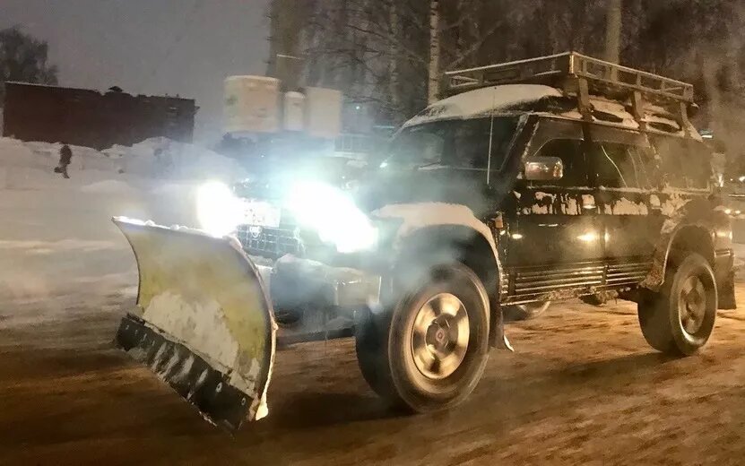    Фотофакт: внедорожник-снегоуборщик заметили на улицах Ижевска
