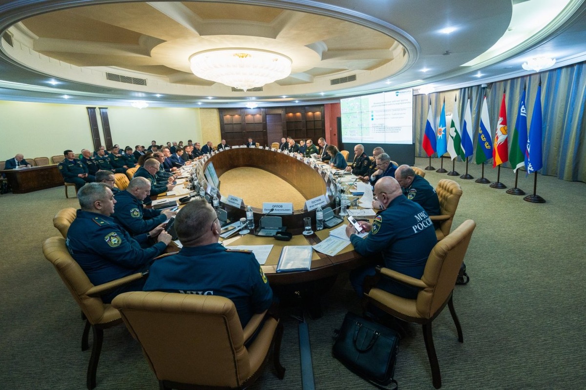    В Ханты-Мансийске подвели итоги работы территориальных органов МЧС России в УрФО