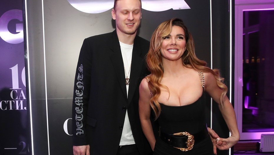    Баскетболист Янис Тимма и певица Анна Седокова. Автор фото: Вячеслав Прокофьев/ТАСС