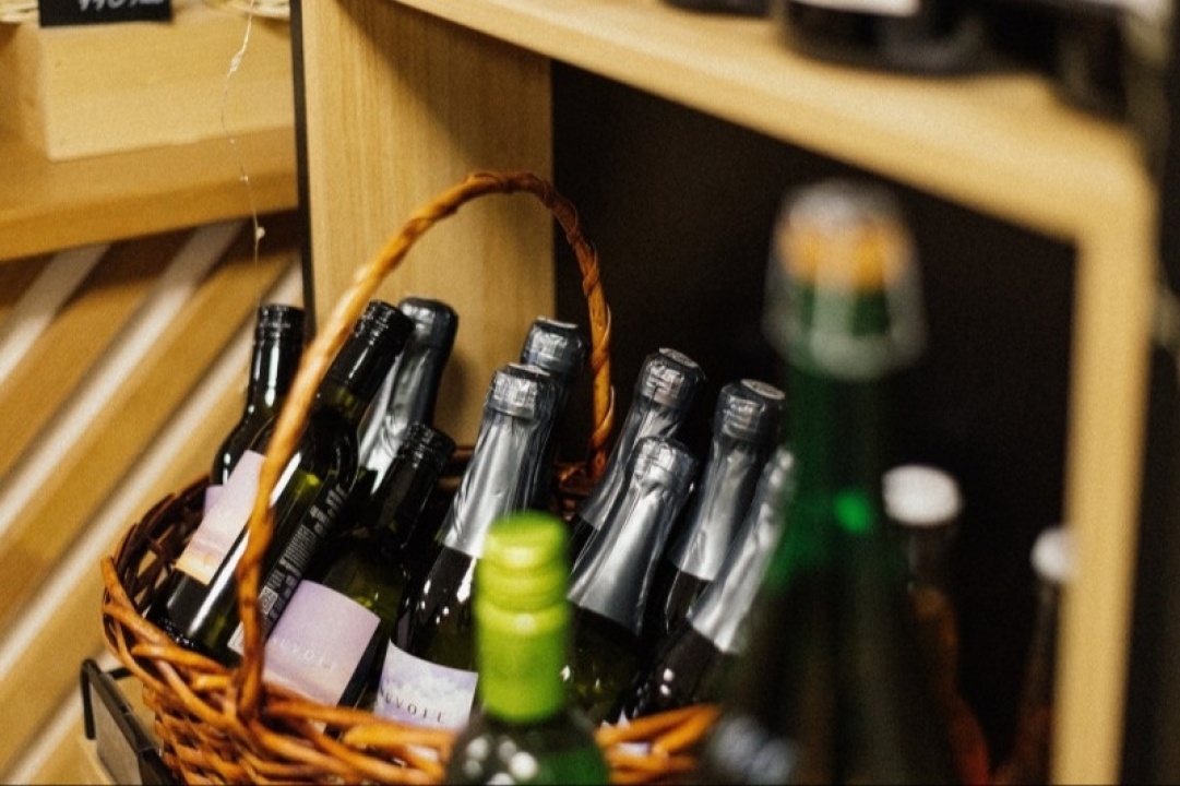    Депутат Госдумы Свинцов предложил штрафовать на 100 тысяч рублей за дарение алкоголя