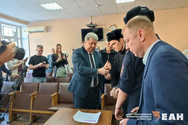    ЕАН / Виктору Чернобровину вдвое уменьшили срок в колонии