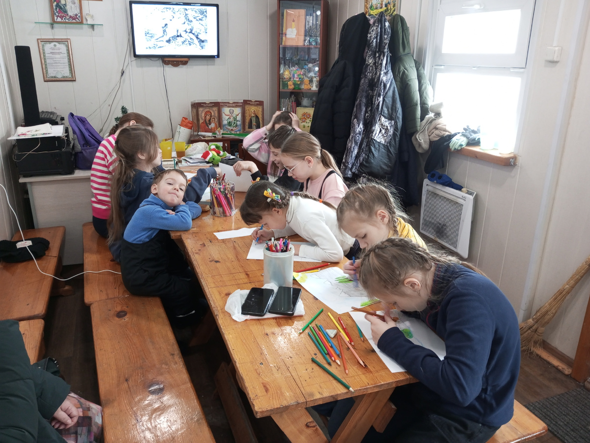 Ребята рисуют