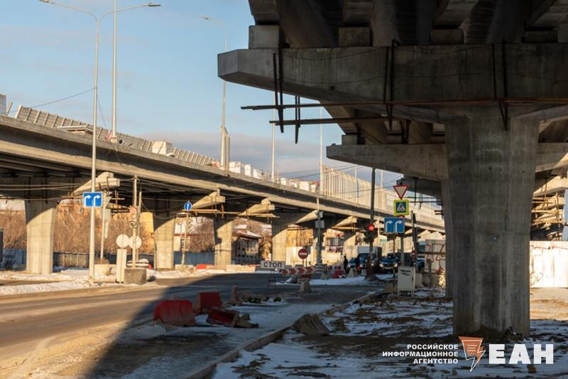    ЕАН. На развязке у "Калины" наконец-то появились рабочие