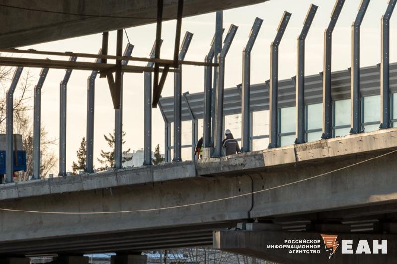    ЕАН. Рабочие рассчитывают открыть эстакаду к Новому году