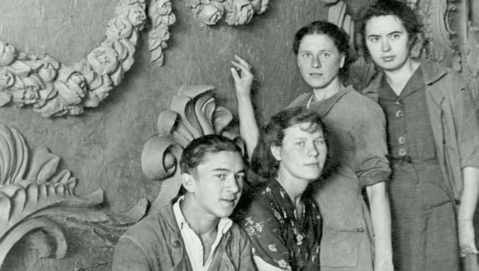 Источник: книга "Евгения Гатилова. Мастера советского фарфора"