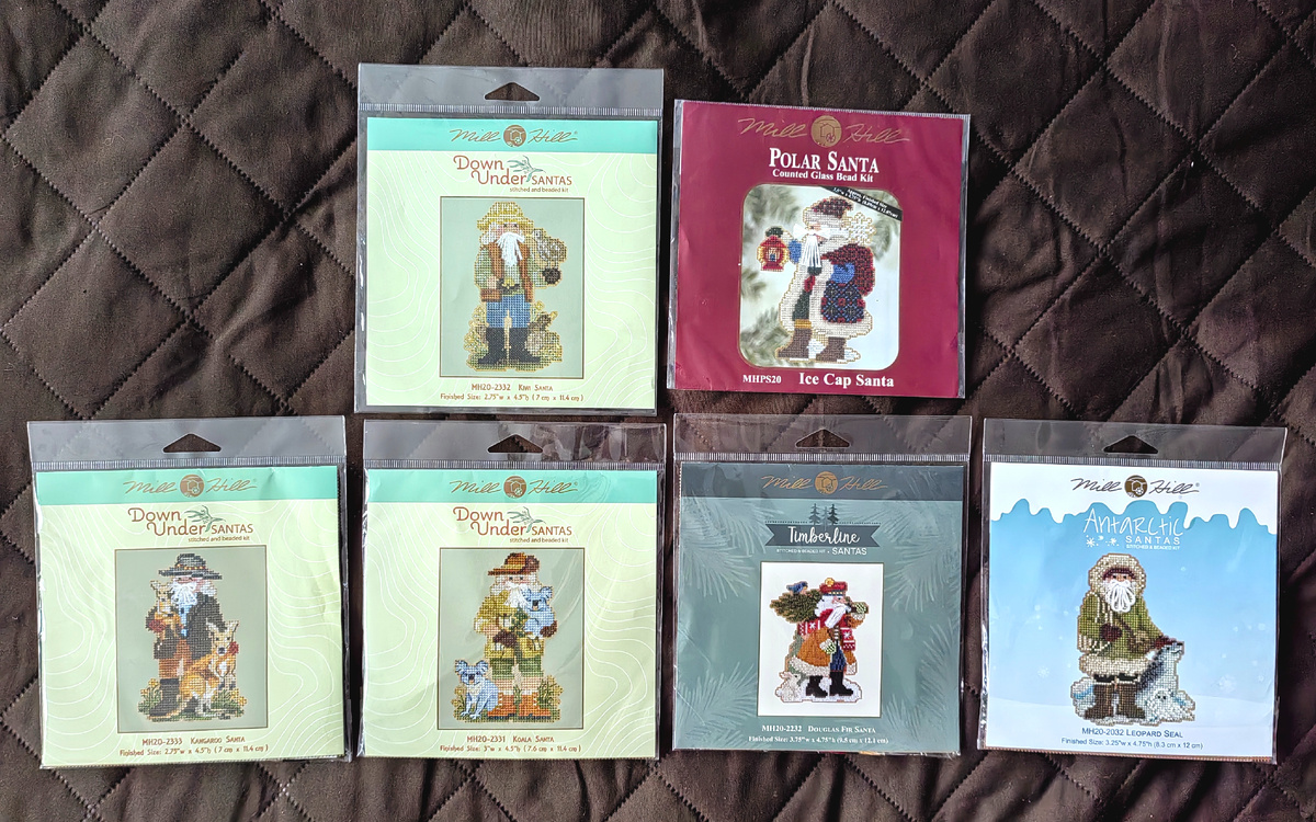 Верхний ряд - наборы уже вышиты