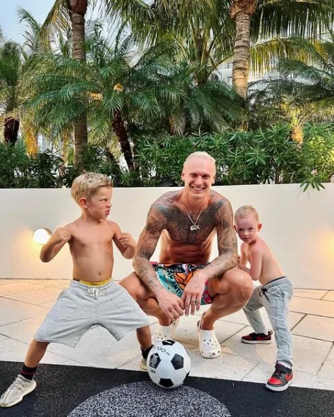    Янис Тимма с сыновьями. Фото: соцсети