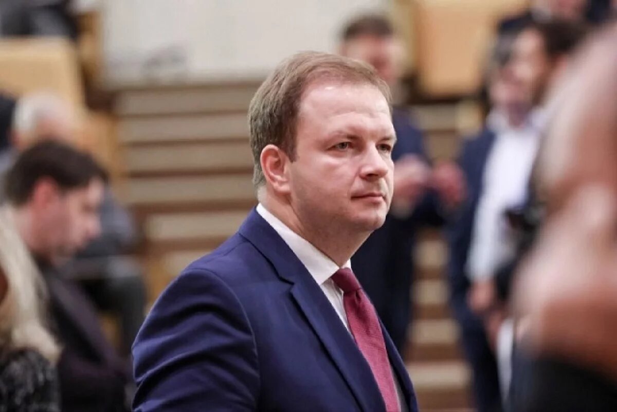    Владимирцы пожаловались депутату Говырину на чиновников за срубленную елку