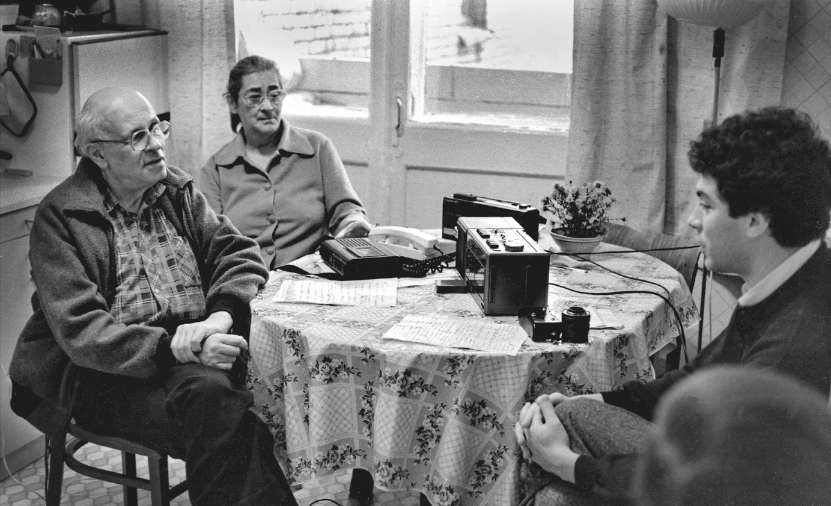 Борис Немцов берет интервью у академика Андрея Сахарова. Москва 1988 год.