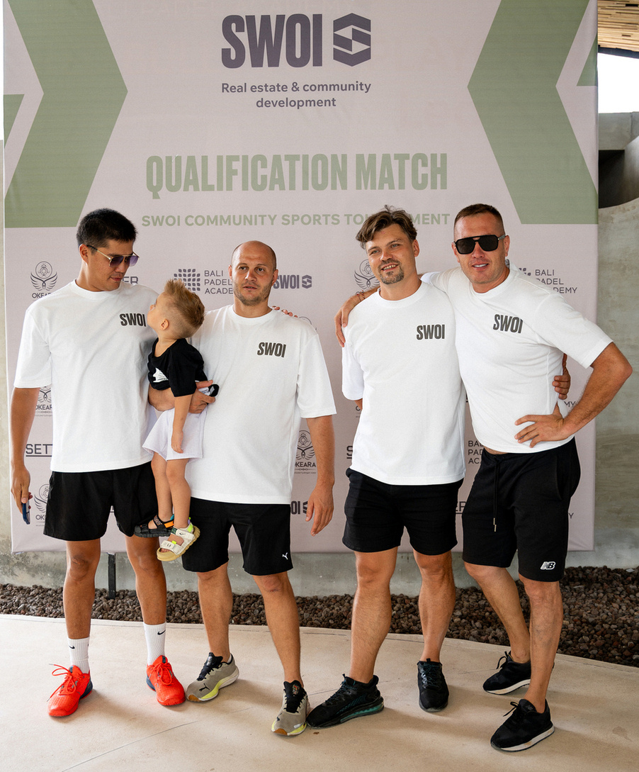 Команда SWOI на турнире по игре в падел, организованному компанией в апреле-мае 2024