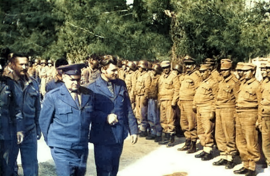Строй Офицеров и советников Армии ДРА. Фото из открытого источника "Яндекс. Картинки"