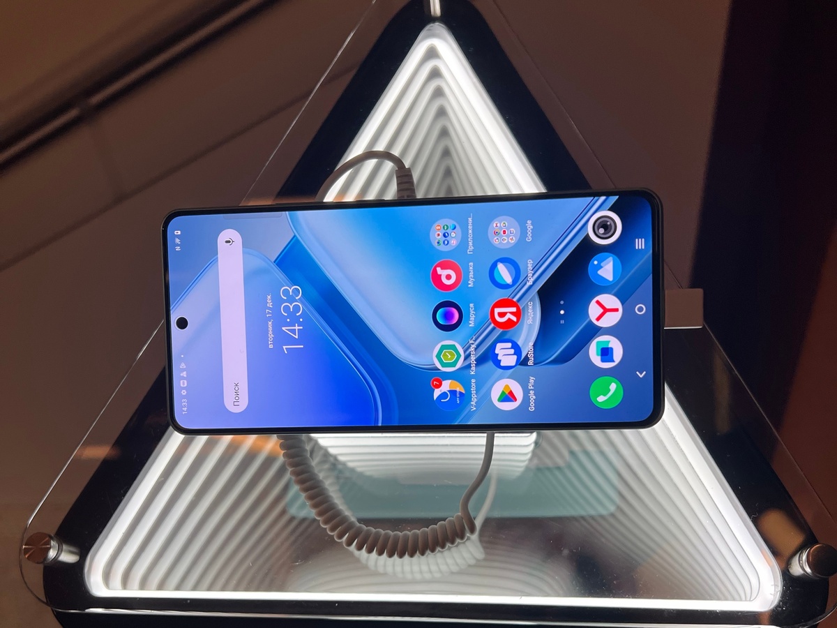    Игровой флагман iQOO 13 представили в России. Сколько стоит?