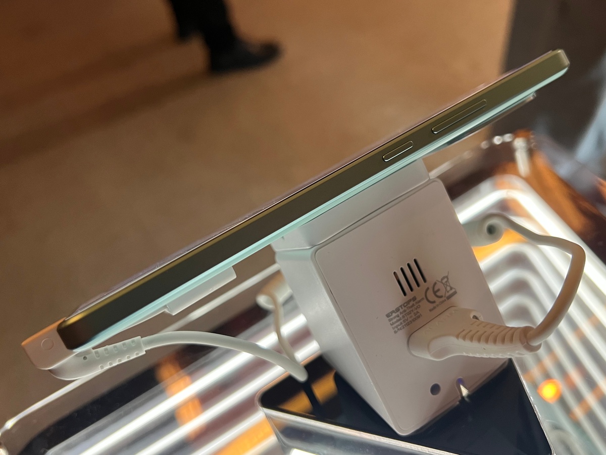    Игровой флагман iQOO 13 представили в России. Сколько стоит?