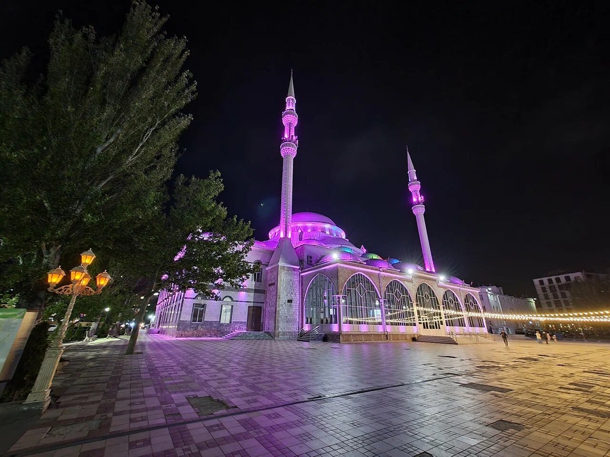 Здание украшают 57 куполов и два минарета высотой более 40 метров. Фото: Maxim Ivchenko / Яндекс Карты