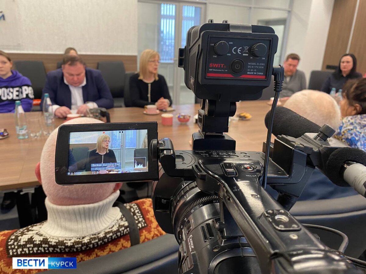    С работниками Курского аккумуляторного завода встретилась врио министра по труду и занятости региона