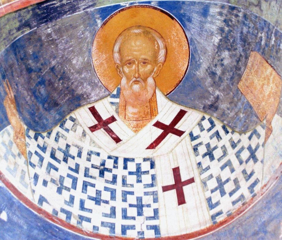 «Житие святителя Николая, которое постепенно сложилось из многих частей, рисует его человеком, удивительным по простоте, – говорит специалист по церковному искусству, профессор Свято-Филаретовского православно-христианского института (СФИ) Александр Копировский. – Он может искать приданое для бедных девушек, которых отец в полном отчаянии уже хотел выпустить на панель, потому что жить не на что. И вот Святитель, услышав это, подбросил им какую-то сумму денег в окно. А когда трех вельмож осудили на казнь, он является во сне императору, прося их освободить. А потом и лично останавливает палача силой своего духовного, нравственного авторитета. Множество подобных историй запечатлены в иконах святителя Николая. Есть совсем уж фольклорная, но очень хорошая история о том, как они вместе с другим святым Иоанном Кассианом после своей земной кончины ходили по земле и увидели, как у какого-то человека завязла в грязи телега. Они захотели ему помочь, но Кассиан убоялся, что будут запачканы его белоснежные одежды, а святитель Николай смело полез в грязь и помог мужику вытащить телегу. В народе с удовольствием говорят: поэтому Николаю посвящены как минимум два праздника в году, а Кассиану – раз в четыре года, на 29 февраля».

