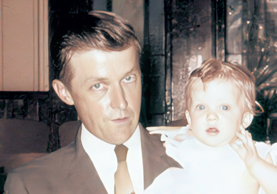 Виктор Гуськов со своей племянницей. Фото из интернета.