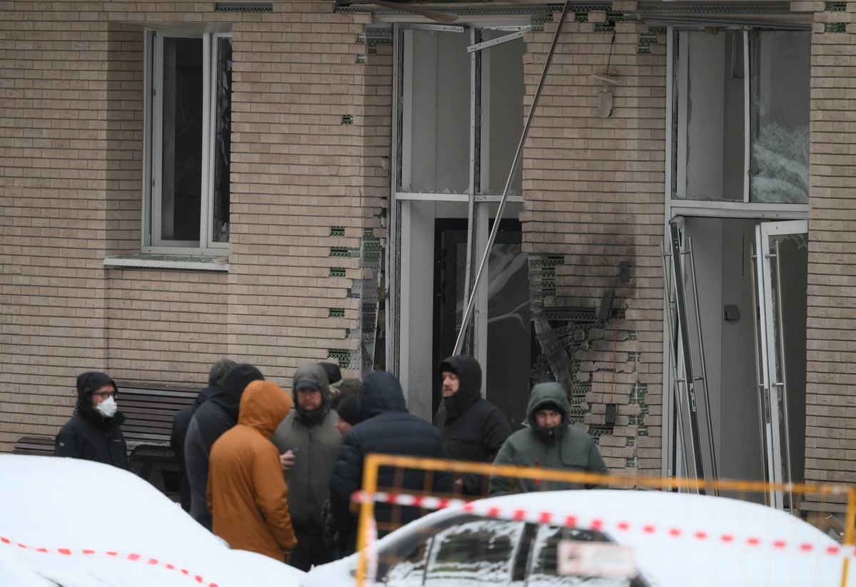    По факту гибели двух военнослужащих возбуждены уголовные дела по статьям об убийстве и о теракте, а также о незаконном обороте взрывных устройств и об их изготовлении / РИА Новости