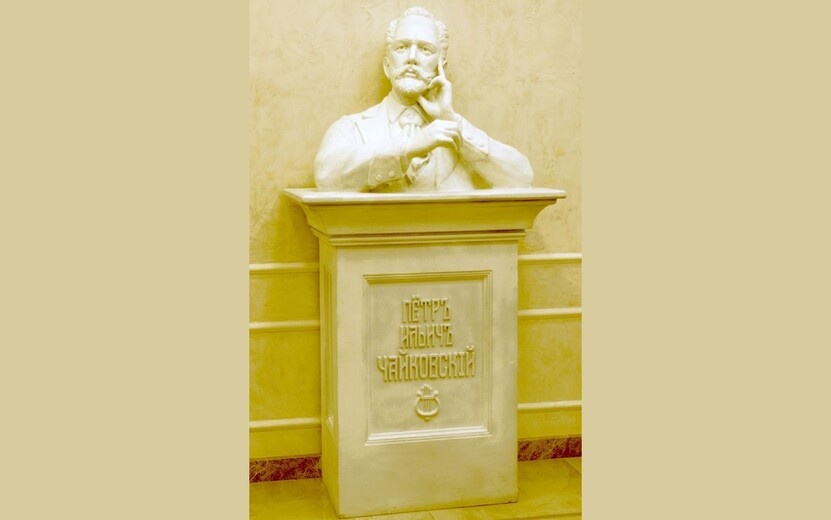    Воткинск может украсить въездная стела с изображением Чайковского