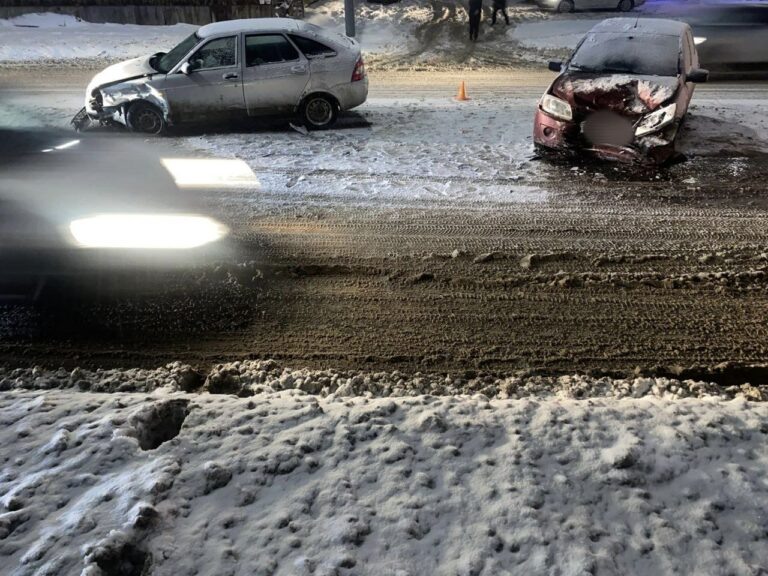    Перегородили Туркестанскую. В ДТП двух «Лад» в Оренбурге пострадал водитель Белов Михаил Александрович