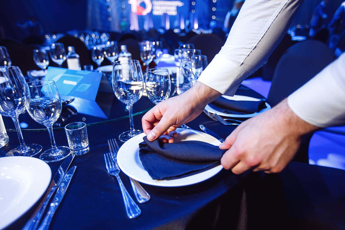 Где заказать кейтеринг на новогодний корпороатив? - m-catering.ru