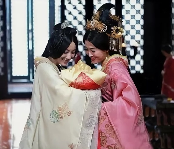 В иллюстративных целях. Кадр из сериала(дорамы) "Достойная императрица" 2014 год