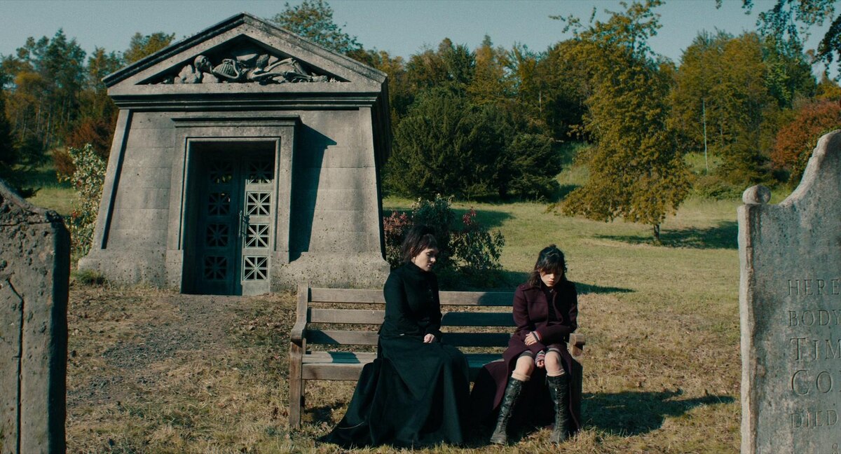 Кадр из Beetlejuice Beetlejuice