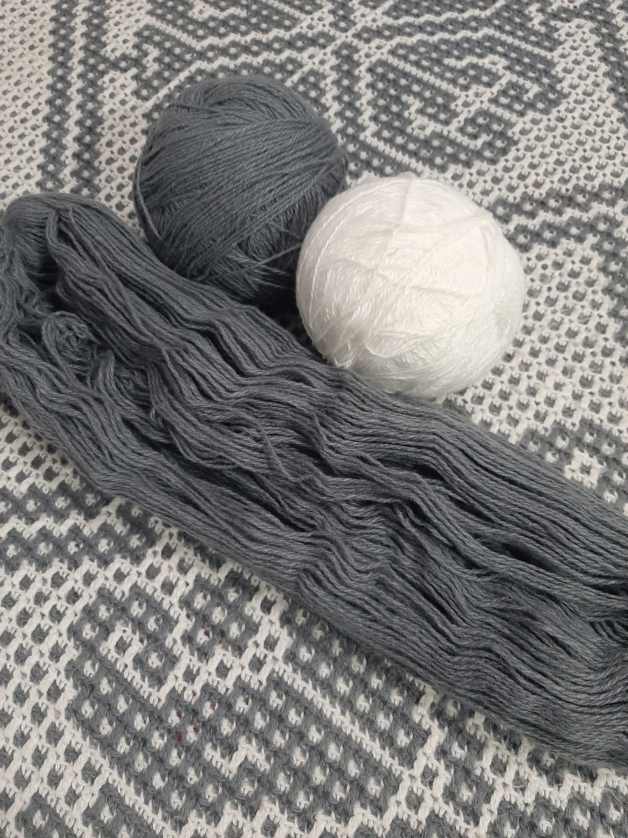 Кавказская пряжа приходит в пасмах по 250гр.