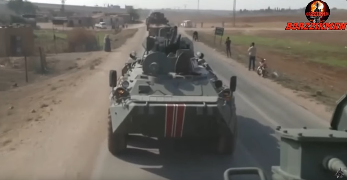    Русские военные беспрепятственно двигаются по Сирии. Видео с YouTube-канала Borzzikman