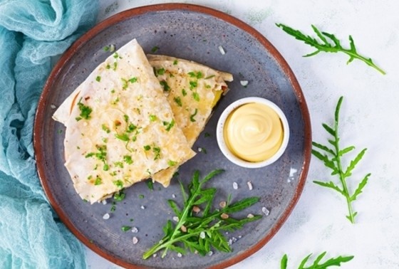    Горячие бутерброды из лаваша с колбасой